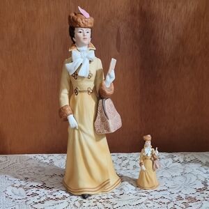 Avon 1981 Presidents Club Albee Award Porcelain Figurine Duo
